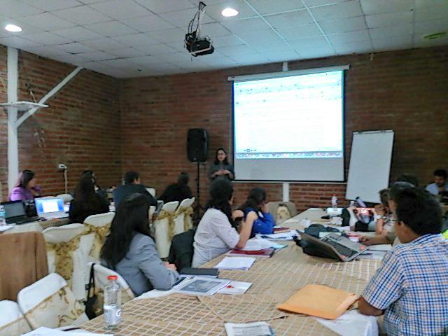 cruzrojaecuador's tweet photo. "Requerimientos de control de fronteras para bienes de asistencia para desastres" Taller #IDLR #Quito http://t.co/jb1yGor8Tr