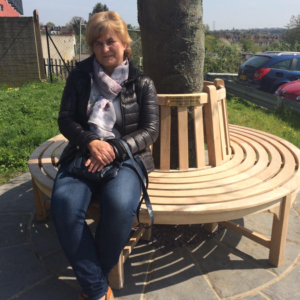 Fantastic to see <a href="/rotaryWatford/">Rotary Watford</a> bench being used today <a href="/WestHertsNHS/">West Herts Teaching Hospitals NHS Trust</a> <a href="/rotary1260/">Rotary District 1260</a> (permission asked 4 photo)