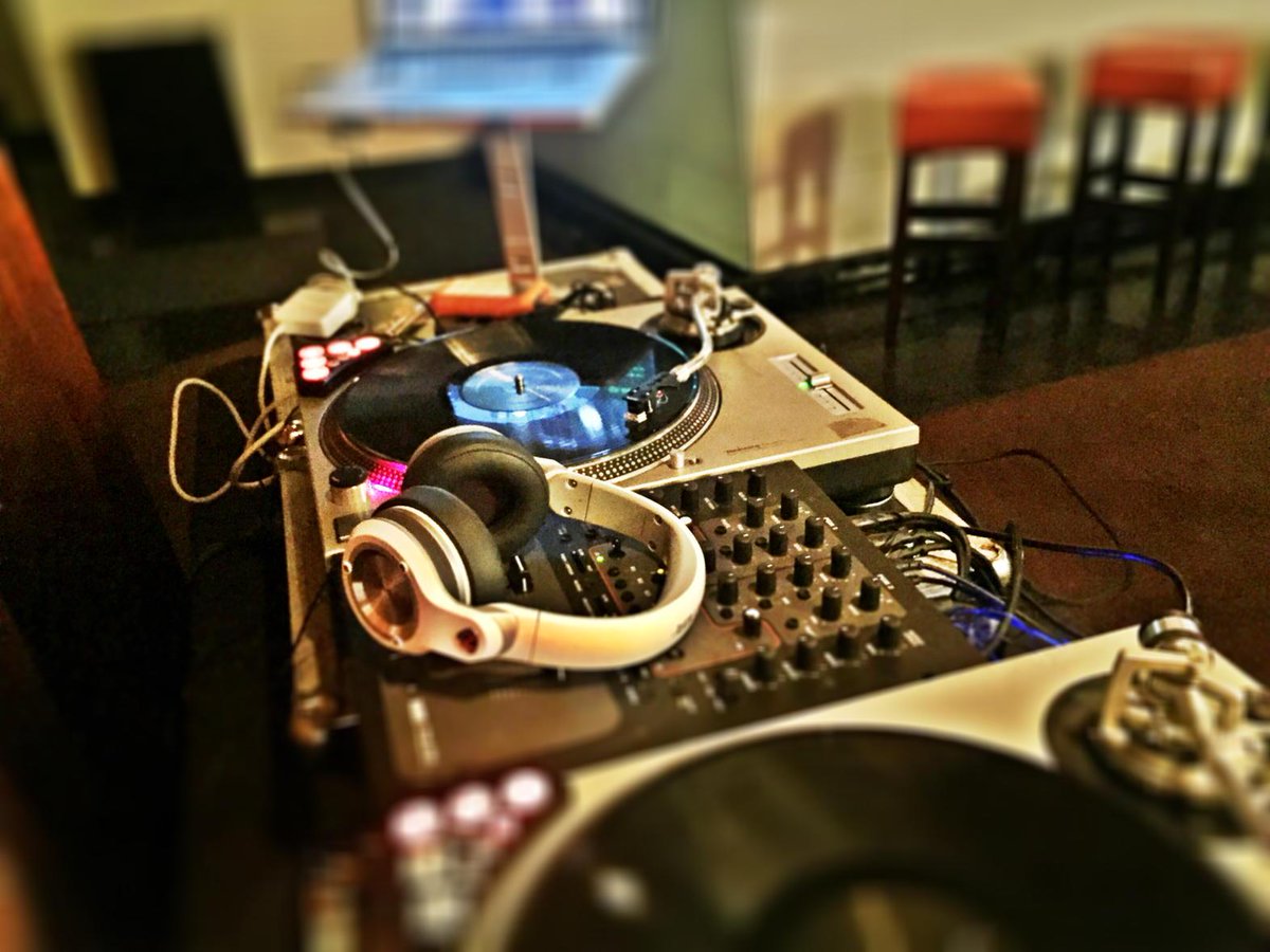 djraquest's tweet photo. Setup and ready to roll #technics1200 #ranedj @ranedj #monsterproducts #ncredible #npulse #USBDjs #DjRaQuest #DjLife http://t.co/zCswS7PXFP