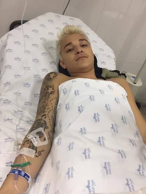 AmuhOGui's tweet photo. ATÉ DOENTE O JUSTEN BIBA COPIA O MC GUI....SLC CACHORRERA...OOOO MLK RECALDADO VE SI ME ESQECE 🎶🎶🎶 http://t.co/2p2Q8qxQrC