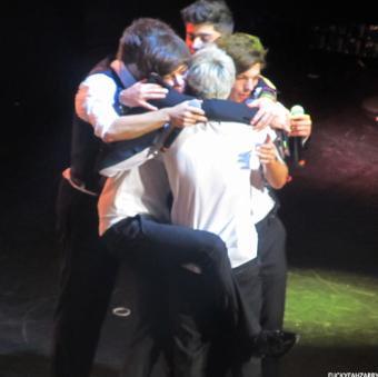defyingbrina's tweet photo. I'll be there for them until their last hug. I'll be here, till the end. 💖

 #WeKnowWhoAreHereFor1D http://t.co/cwoAK4695J