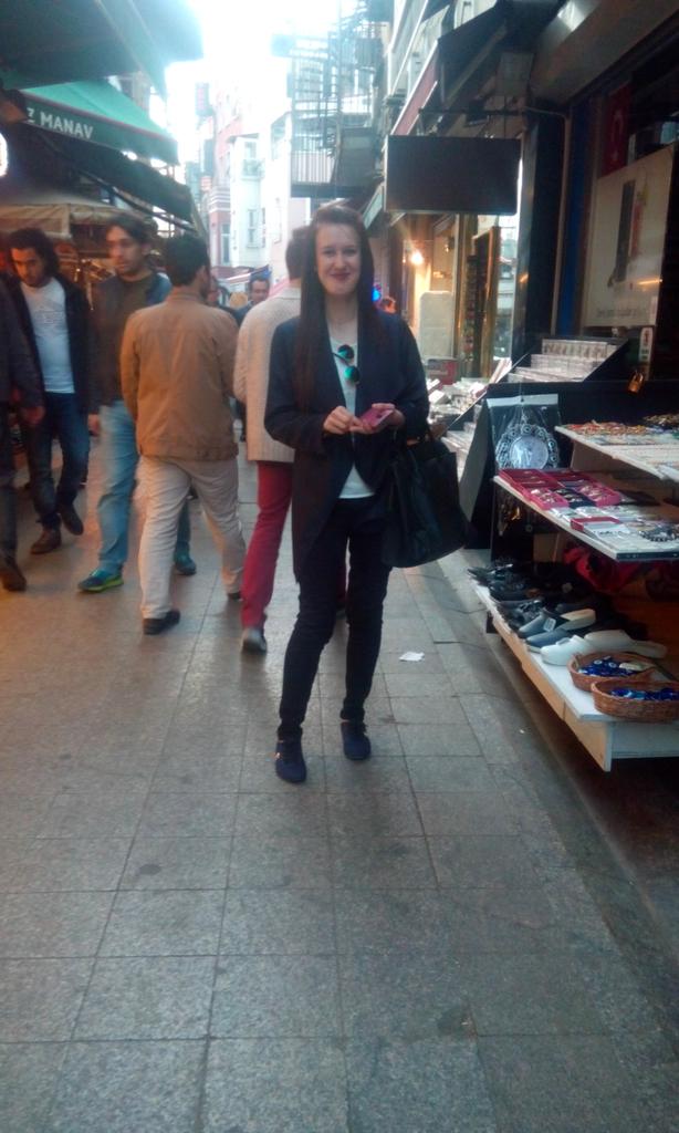 ThGizemm's tweet photo. Turkey / Taksim ✌😀😍#good #like #Taksim  #HappyDays http://t.co/5AvxHOFCWx