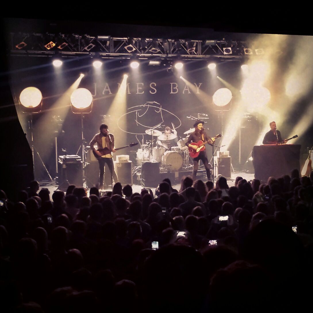 EmmCater's tweet photo. Such a ridiculously amazing gig, @JamesBayMusic was incredible http://t.co/4VJzGe0KOH