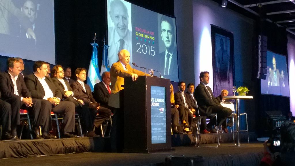 EscDeGobierno's tweet photo. @SergioMassa y @RLavagna en la  #EscuelaDeGobierno2015 , miralo en vivo https://t.co/zDyHDpDB7F @FRPrensa http://t.co/IGzWrpUYKH