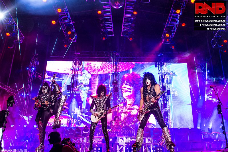 RockAndBall's tweet photo. "El Circo nunca muere" Crónica de @KISSOnline en #Velez http://t.co/TG7lE0n1Hx por @damianbasile para #RNB http://t.co/FBxldG8YRF