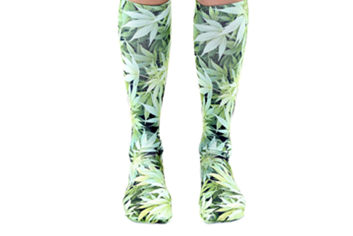 CannaConnects's tweet photo. Channel your inner @britneyspears with these #kneesocks! Enter to win: http://t.co/fmzYAcZ0OT #StonerBabes #MaryMary http://t.co/rXnJlmbYJo