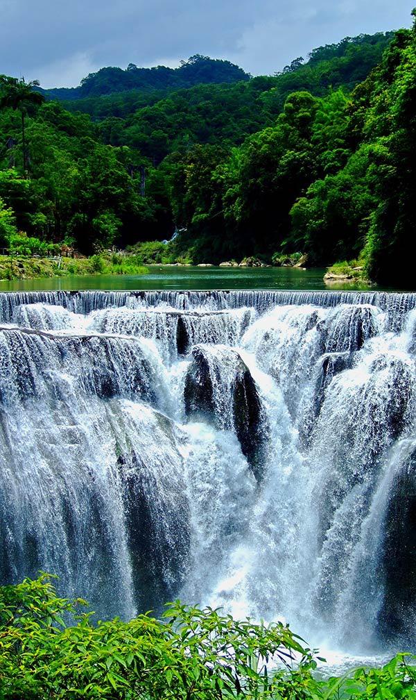 amazingviews0's tweet photo. Shifen Waterfall - New Taipei, Taiwan http://t.co/zZMDt7hOOA