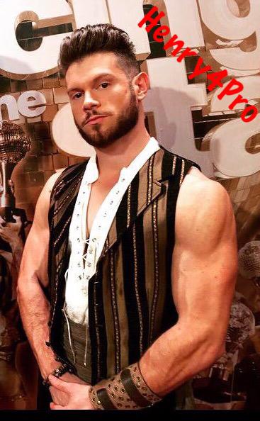 juliciousjules1's tweet photo. I spy @HenryByalikov checking his phone in the red room #DWTS #AllAccess #WheresHenry #Henry4Pro http://t.co/xO1GIfC6XW