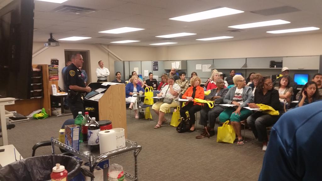 jjcisneroz's tweet photo. @houstonpolice Eastside PIP meeting happening now! Stop by at 7525 Sherman St @ramfonseca #communitypolicing http://t.co/l9zAl6nOwX