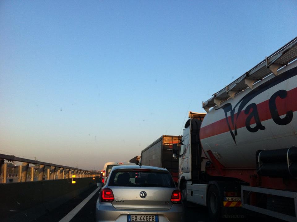 DarioVolonte's tweet photo. Ecco la situazione ormai da 10 minuti, FERMI....... http://t.co/39iODGLpEo