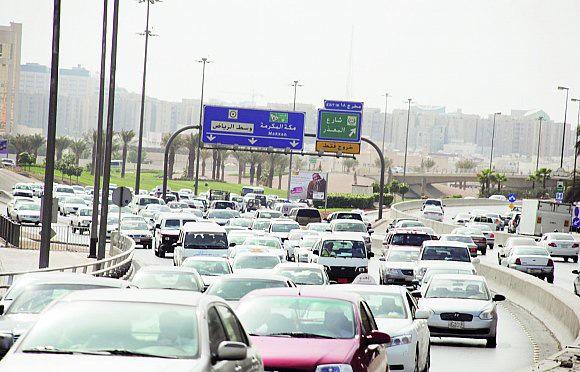 fesal213's tweet photo. اليوم سيصل الرياض فريق مختص من قوقل مابز للنظر بالعين المجرده الئ طريق خريص للتأكد بأنه طريق سريع وليس مواقف للسيارات http://t.co/o35jQsg9fe