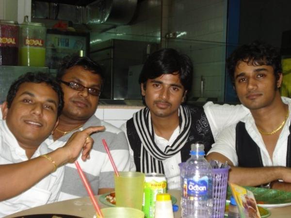 PariLithy's tweet photo. Hi bro! http://t.co/JJLRSNM1oi