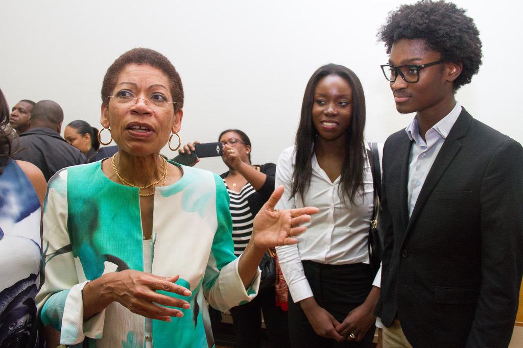 Échange entre Mme la Ministre <a href="/Pau_Langevin/">George Pau-Langevin</a> et Terra Nova <a href="/AssasTwits/">Assas Twits</a> à la présentation du <a href="/MemorialActe/">Mémorial ACTe</a> #Outremers