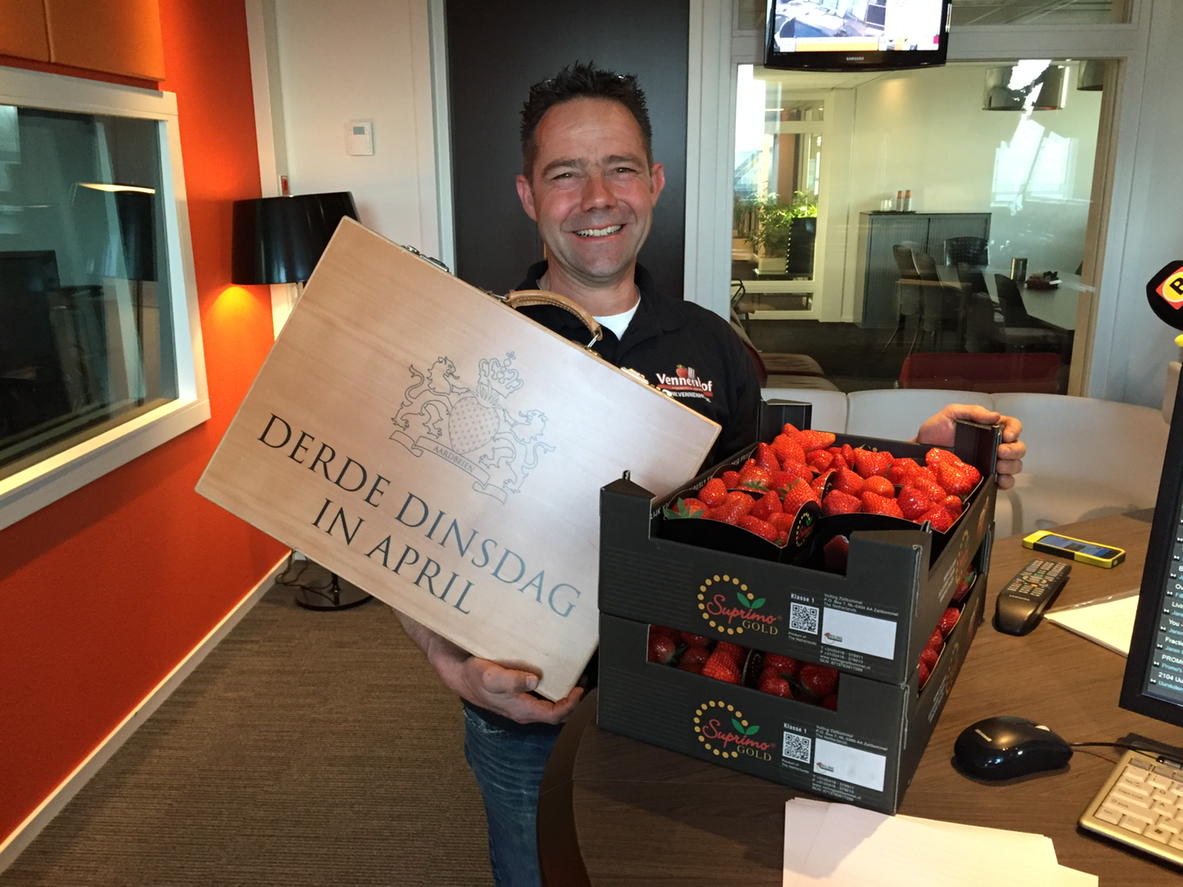 Derde dinsdag in april is #dagvandeaardbei en dus komt <a href="/vennenhof/">Peter van de Ven 🚜 🏗</a> weer langs bij <a href="/omroepbrabant/">Omroep Brabant</a> met het rode goud #ob