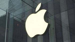 Apple: 'We don’t want to debate climate change. We want to stop it.' theverge.com/2015/4/20/8456…