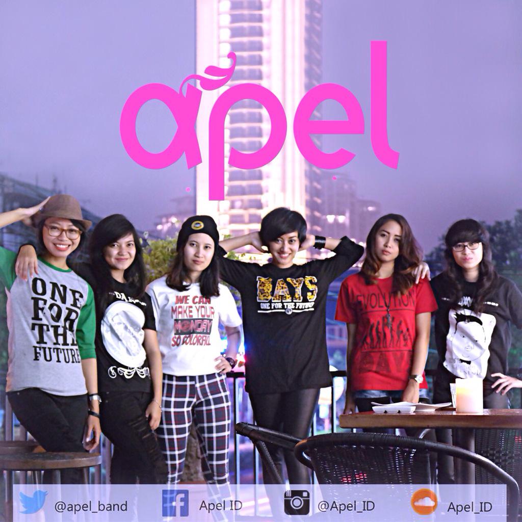 DAYS_Store's tweet photo. Selamat Hari Kartini guys!! @apel_band wearing @dayscloth_store loh !! #DAYS_Store #SahabatDAYS #apelband #clothing http://t.co/xSQVzW3gtk