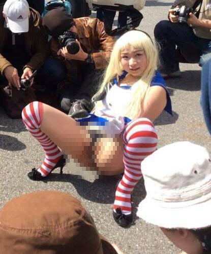 EraBobian's tweet photo. 【激エロ画像】 
マ●コが見えてるコスプレイヤーが見つかるｗ 

「そのうち規制されそうｗ」 
「想像以上でワロタｗｗ」 

画像がコチラ 
⇒http://t.co/nYzwEO7RnF http://t.co/3lPY6gb2mo