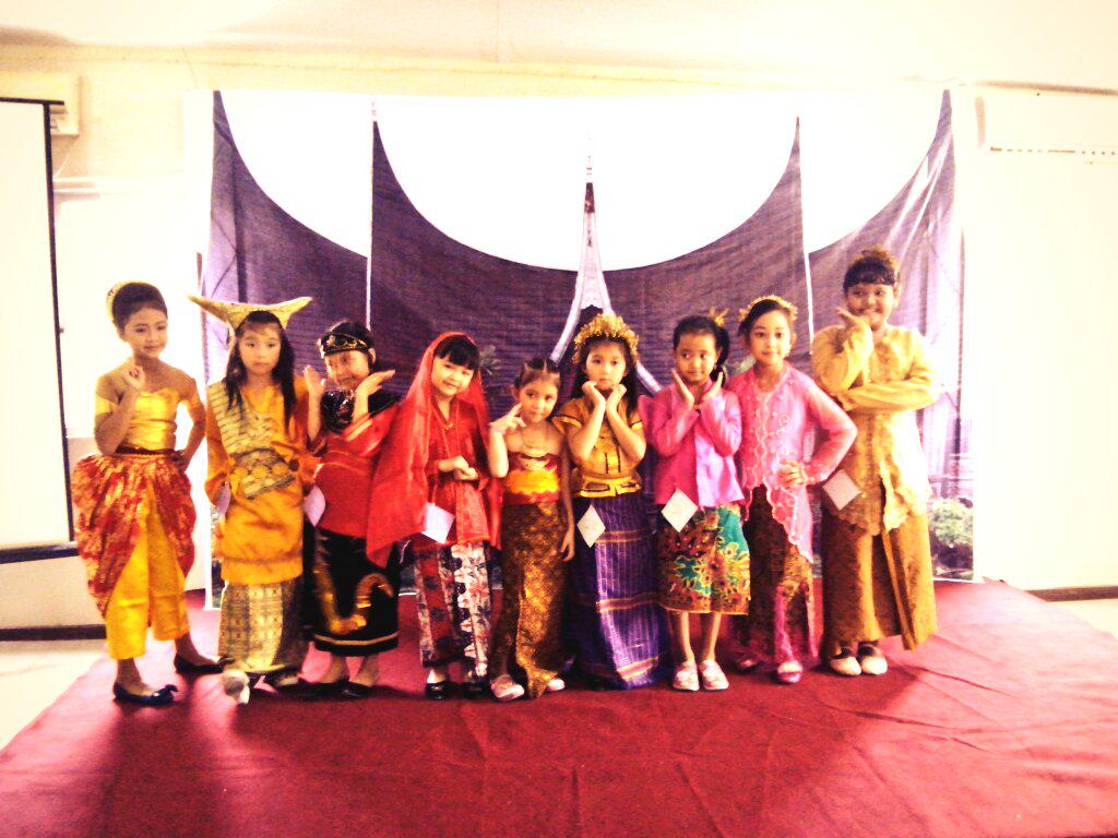 SMIacademy's tweet photo. Good job,indonesian dance http://t.co/7ZeoFuUB0M