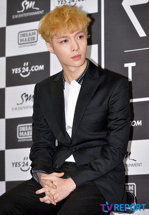 kor_celebrities's tweet photo. EXO レイはグループを離れたルハン、クリスと個人的に連絡をしているのかと聞かれて、「している。 ルハンとは以前に会ってご飯も食べた。 最近は忙しすぎて会えない」（中国メディア） http://t.co/CJGG1WglaA