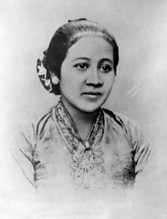 JalanPemimpin's tweet photo. "... Kalimat 'Aku mau!' membuat kita mudah mendaki puncak gunung.” -RA Kartini http://t.co/O7QREEnuxa