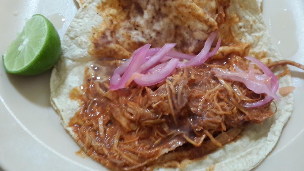 GarnachaDF's tweet photo. ¿Qué prefieren, tacos de cochinita,  pozole o el flan de la abuela de @lacasadetono? ¡Imposible elegir! 😍 http://t.co/QSOwmd5knD