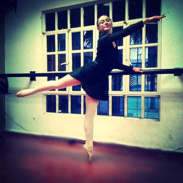 ClassiqueMty's tweet photo. Ballet Class para adolescentes #AfterClass #Point #Arabesque #Ballerina #DancersStuff @aisurub http://t.co/o8dwmDCrgP