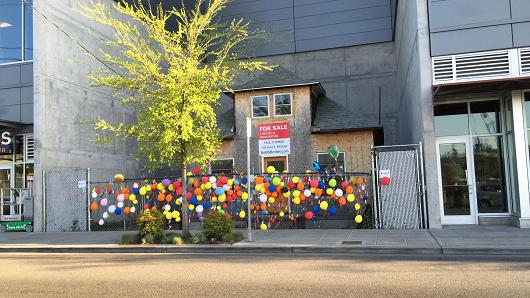 CNBC's tweet photo. The house from the movie “Up” is real and its story will make you tear up » http://t.co/mCyZYmTpuL http://t.co/p4XdtBfBbg