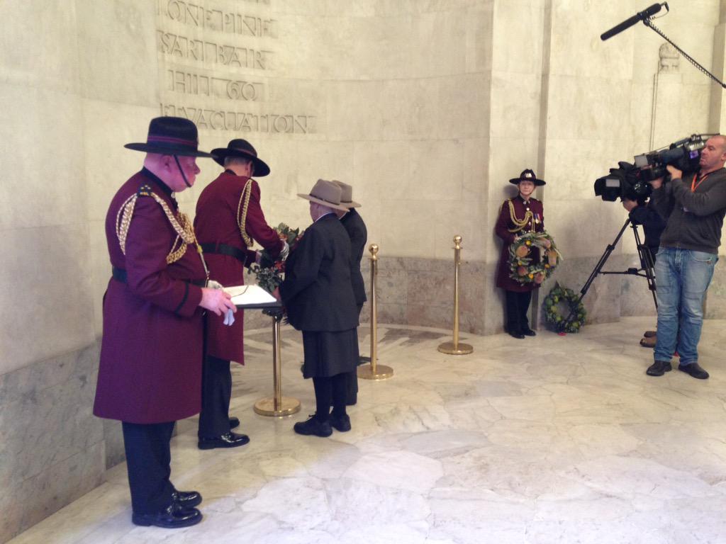 DwyerMiriam's tweet photo. Jean privileged to lay the wreath on behalf of the WWI widows #CentenaryPoppies #AnzacCentenary @GMRF http://t.co/QCXPKA4rVT