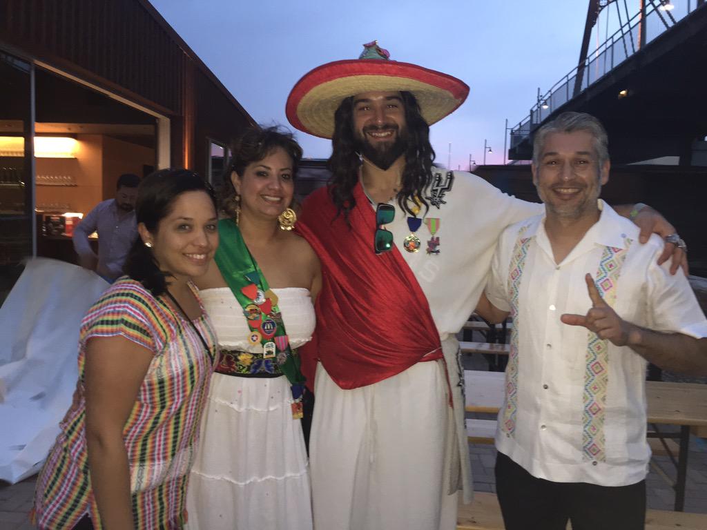 latinaceo's tweet photo. thank you #AlamoPizza #AlamoBeerCo #SpursJesus #MrPinataSA @AlamoBeerCo @spursjesus #LatinaCEO http://t.co/lkWso6A1w8