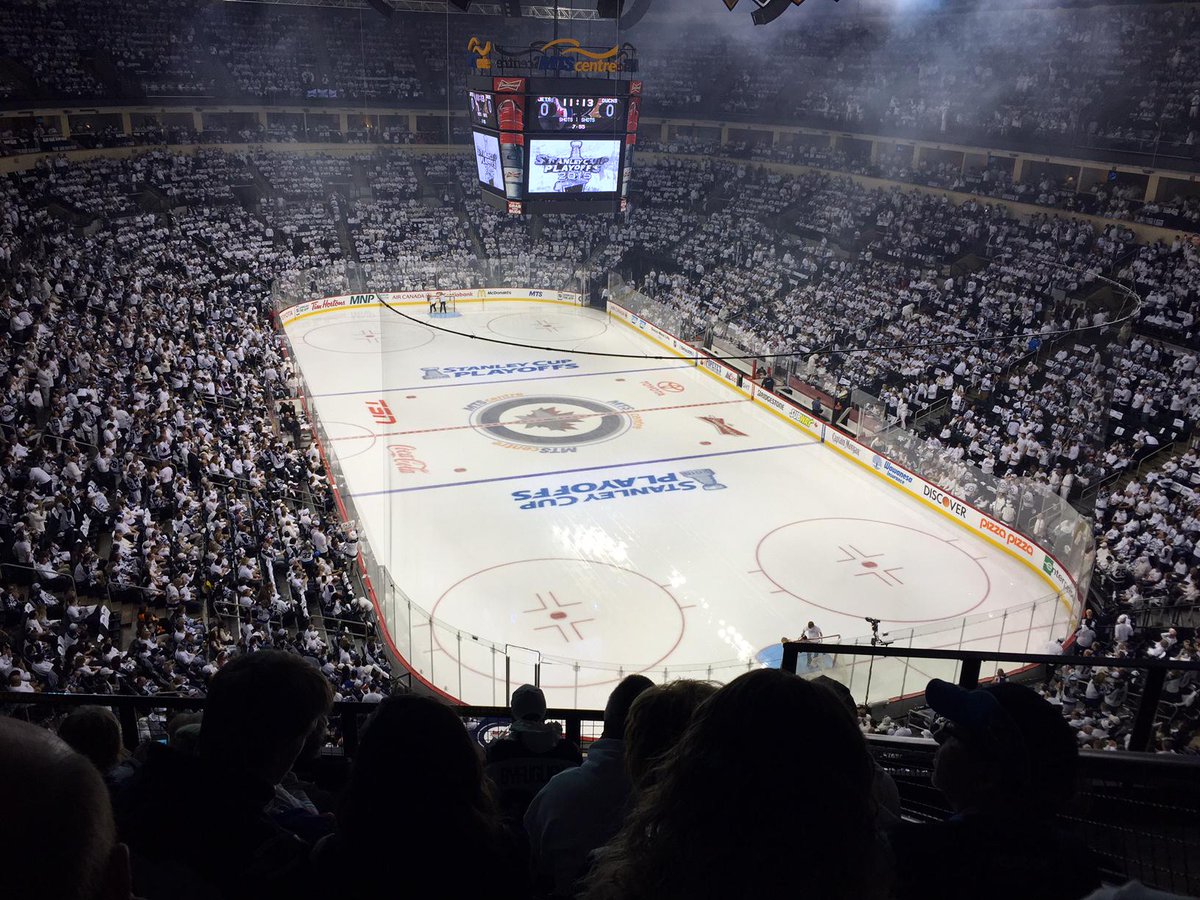 CBCManitoba's tweet photo. ICYMI: Of course #NHLJets fans sing the "True North" part of our anthem extra loudly! http://t.co/6dxLjePMg2 #cbcmb http://t.co/ETAHEYP1Ka