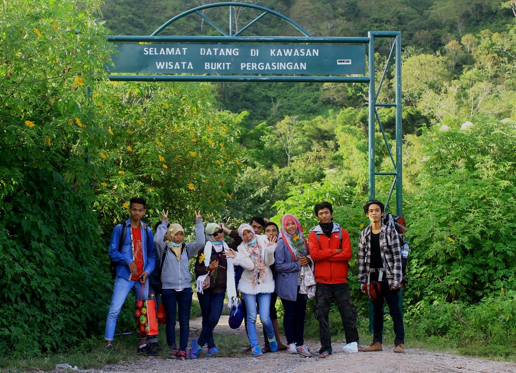 malafittria's tweet photo. #bukitpergasingan #sembalun #lombokituindah #UNTB 😍😍😍 http://t.co/Of2MUxDfSR