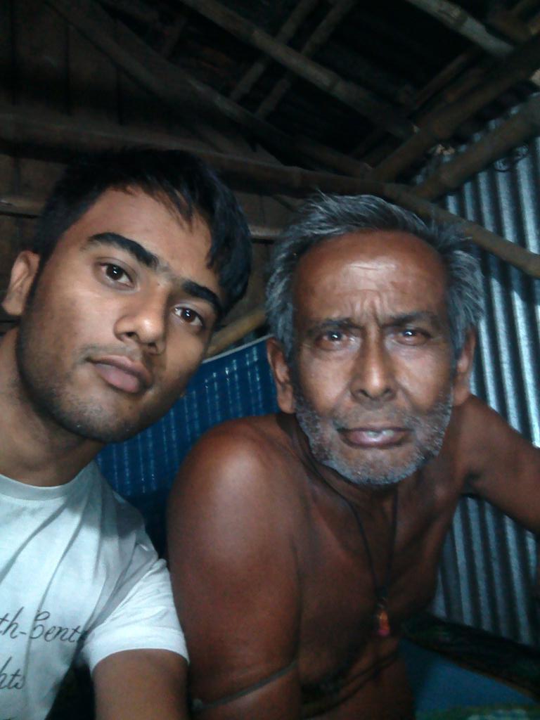 OfficialSuman's tweet photo. Me AMAR dadu r mama http://t.co/mLeMlkY6M5
