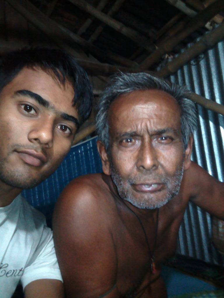 OfficialSuman's tweet photo. Me AMAR dadu r mama http://t.co/mLeMlkY6M5
