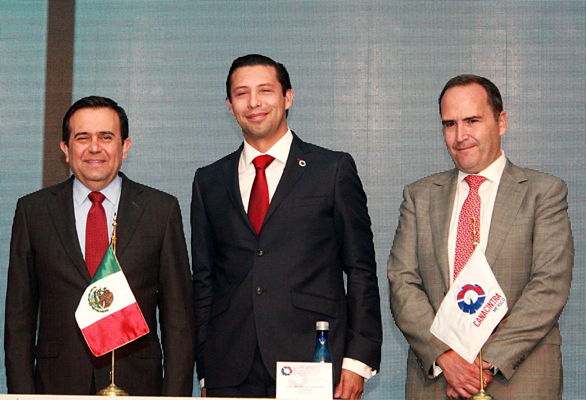 RAlpizarV's tweet photo. Comparto imágenes de la participación del @SE_mx, @ildefonsogv, en inauguración de la #CNI15 http://t.co/TAHGJPjTQO http://t.co/TrUUNkmFio