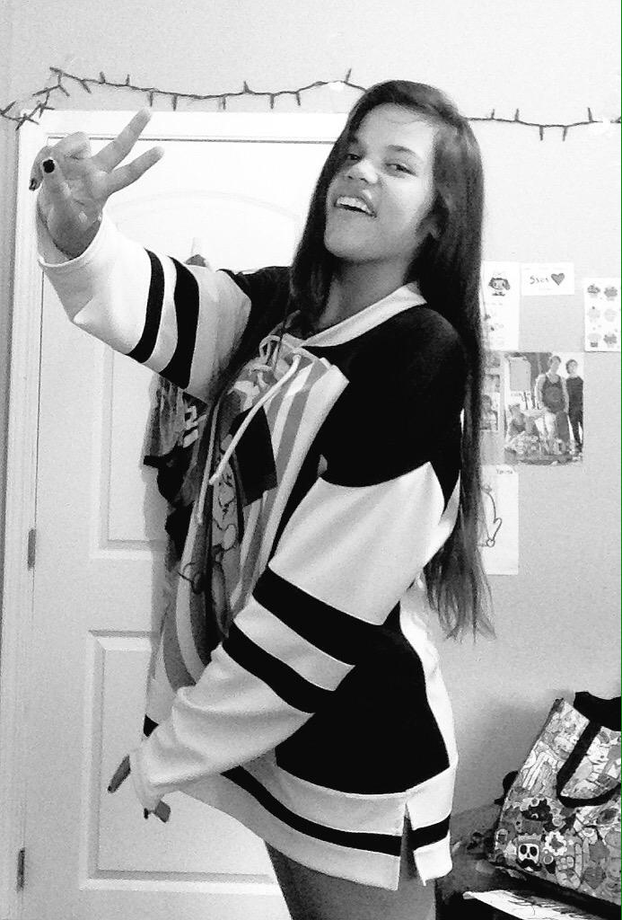 LYPOTTORFF's tweet photo. Shoutout to @PossiblePhilly for this awesome jersey💁💖Real Mvp actually he threw it out in a crowd of girls http://t.co/ctxJoxOZeN