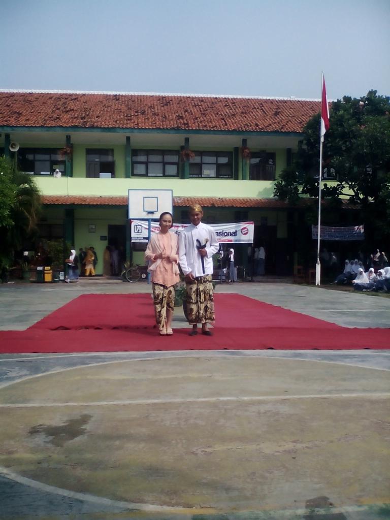 SinggihPrasetio's tweet photo. Perayaan hari kartini @SmantaCrb @AMAZONEsmanta @MIA2_SMANTA http://t.co/4x12obhbeG