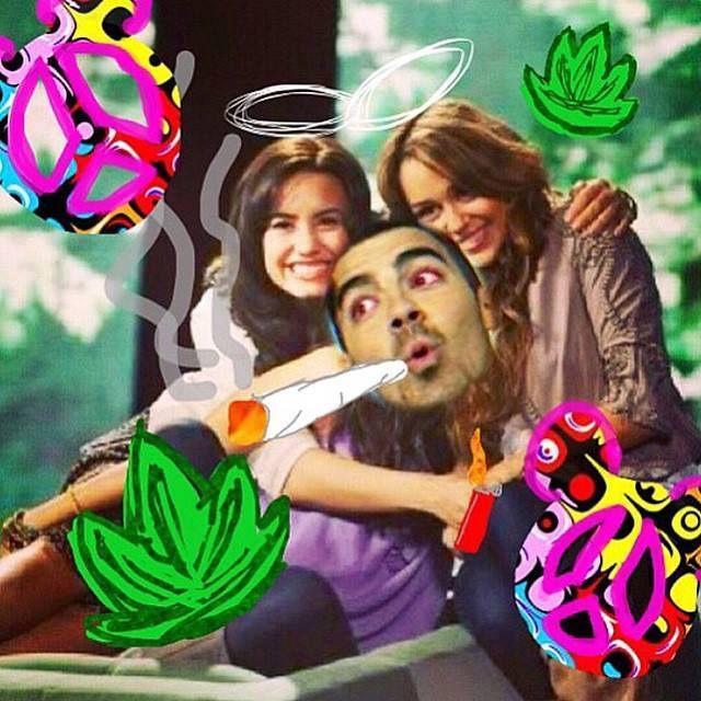 Smilerr23's tweet photo. "En honor de nuestras antiguas escapadas,pensé que te gustaría recordar nuestra primera llamarada." - Demi en su IG. http://t.co/QTt02eHj6M