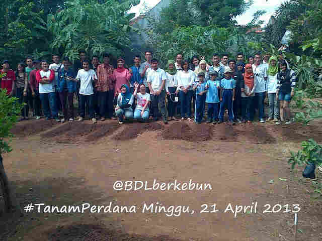 Ini foto tanam perdana #BDLberkebun. Teman kebun ada yg masih ingat ga? :P <a href="/IDberkebun/">Indonesia Berkebun</a> #2thnBDLberkebun