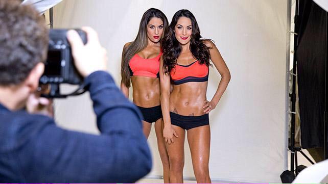 GracedVanity's tweet photo. Look behind the scenes as we were trying to get a perfect photo for the cover! #mandfhers http://t.co/3niL1Zrm3b