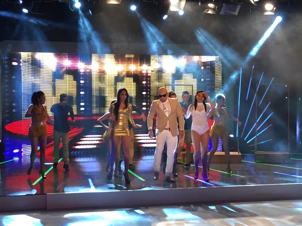 tcsoyelmejor's tweet photo. Aquí LAS MEJORES fotografías del show de #EmilioVIP. ¡Apóyalo! Tú eres parte del Jurado VIP de esta temporada. | RT http://t.co/lFK8MizF4z