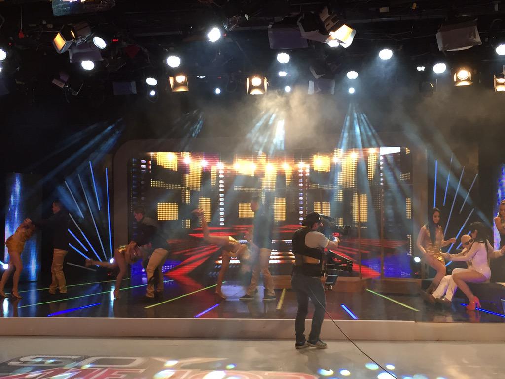 tcsoyelmejor's tweet photo. Aquí LAS MEJORES fotografías del show de #EmilioVIP. ¡Apóyalo! Tú eres parte del Jurado VIP de esta temporada. | RT http://t.co/lFK8MizF4z