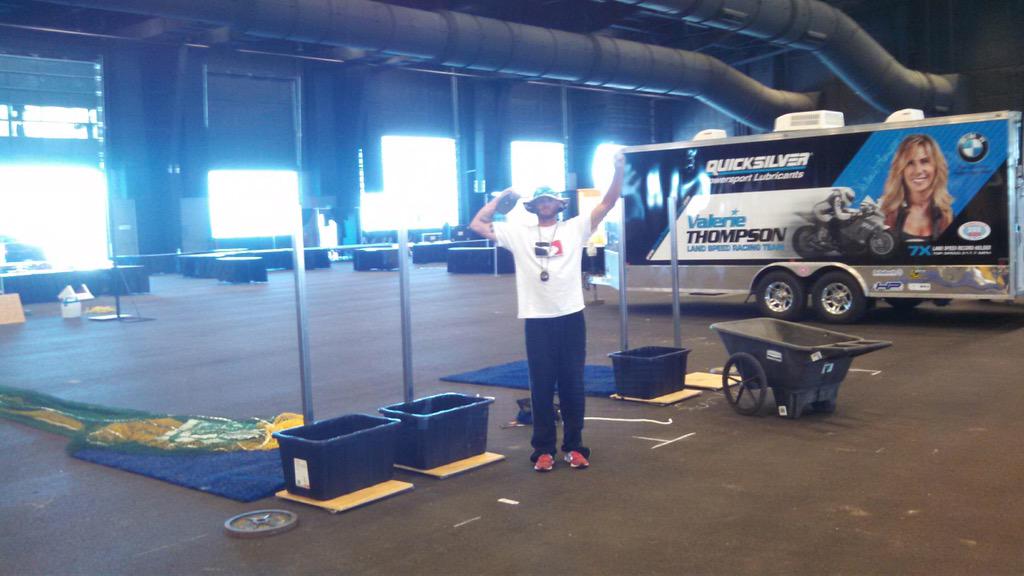 ZINGER29's tweet image. @TunnelVisionAZ jamming at the AZ Sports Expo #pitchingpractice #tunnelvision