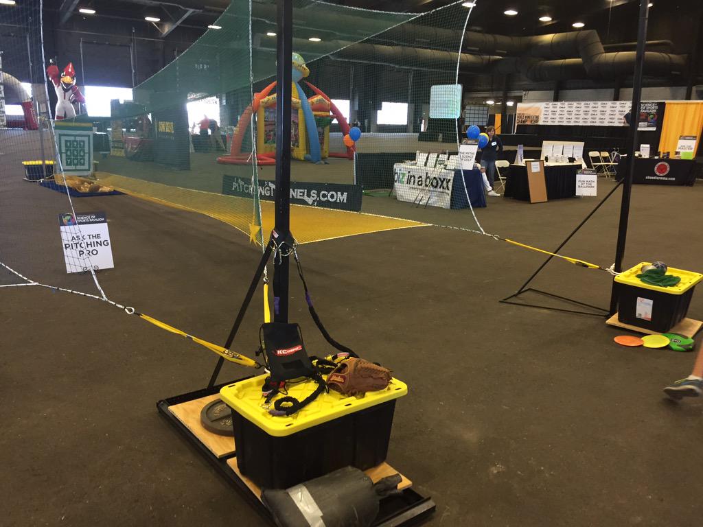 ZINGER29's tweet image. @TunnelVisionAZ jamming at the AZ Sports Expo #pitchingpractice #tunnelvision