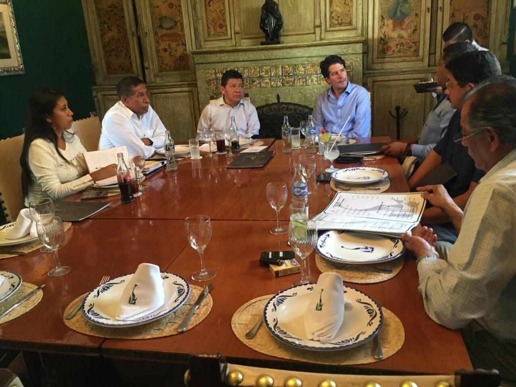 Matias_QM's tweet photo. Junto a Pdte de #Ayala , SubSrio de Gob, @SCT_mx y titular de @SMyT_Morelos revisamos proyectos carreteros http://t.co/csJvwZBBeI