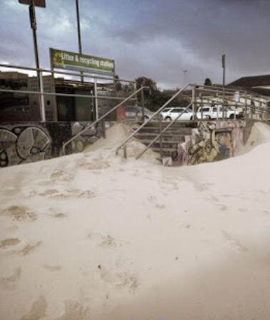 AussieRelo's tweet photo. Sand literally flying off Bondi Beach today. Sydney - Take the Day Off #brrrr http://t.co/zF4Sl3ODRu