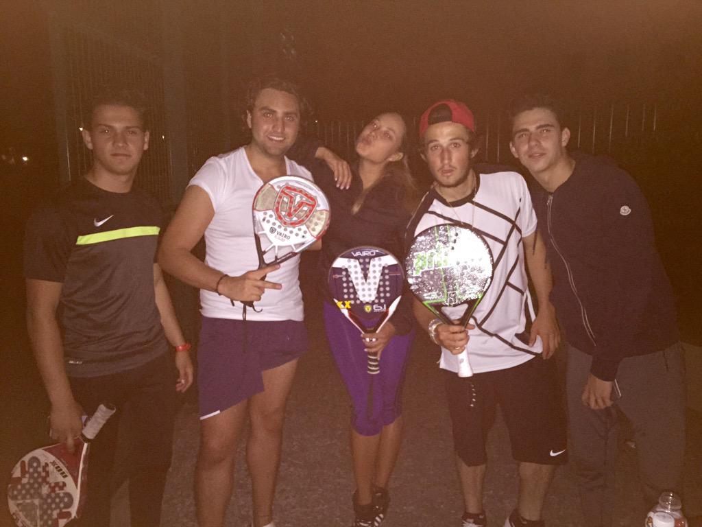 vanehupp's tweet photo. Padel @MemoChavero !! Clientes del día: @AndresSulaiman @PabloOrGior @patoricaud http://t.co/l9KTRg4EAA