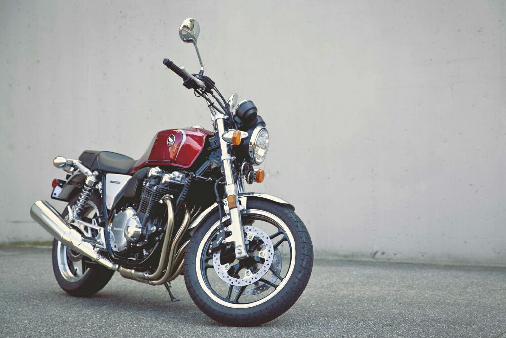 206MilliMeter's tweet photo. Photographed this #honda #cb1100, Saturday afternoon.  #motorcyclelife #Motorcycle http://t.co/iN7HmLwuNJ