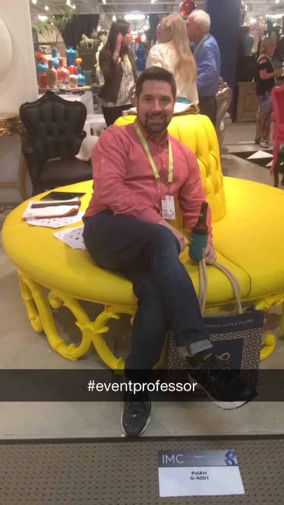 La_tea_das's tweet photo. @DavidKlingel you sure look good in yellow #eventprofessor http://t.co/xdzFwMD3Sm