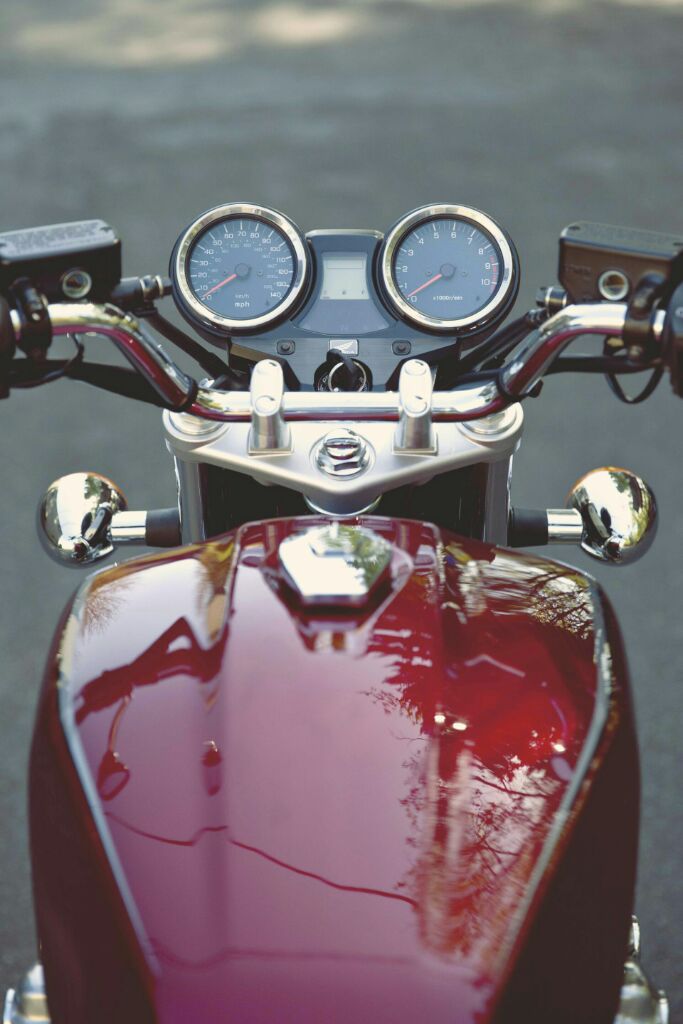 206MilliMeter's tweet photo. The #honda #cb1100 is a great looking bike.  #motorcyclelife #Motorcycle http://t.co/8ayWdA4NEE