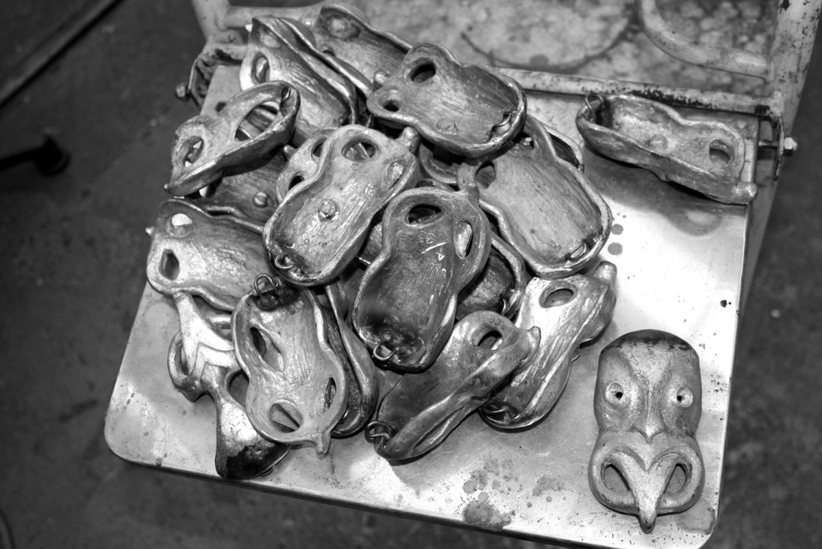 Jen's wheku coming through the foundry .. Brett's welding the fittings on ready for hanging next stage is patination